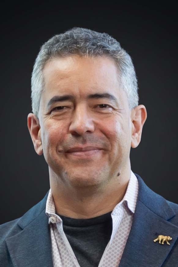 A headshot of Fernando Pérez