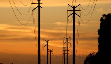 SoCal Edison considers thousands of public safety power shutoffs as heightened heat risk continues