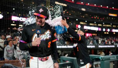 What is inspiring Giants fans to still watch their team?