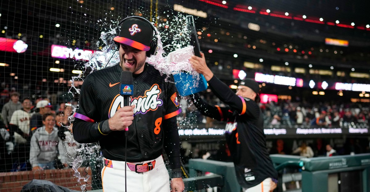 What is inspiring Giants fans to still watch their team?