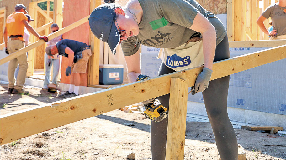 Elected officials, volunteers join Oakland Habitat for build day