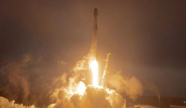 SpaceX launches 24 Starlink satellites to orbit from California (photos)