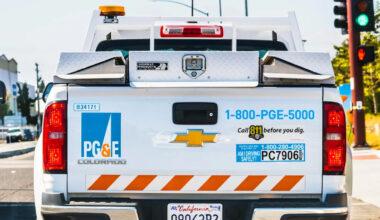 More than 2,700 PG&E customers lose power in California as crews race to restore service