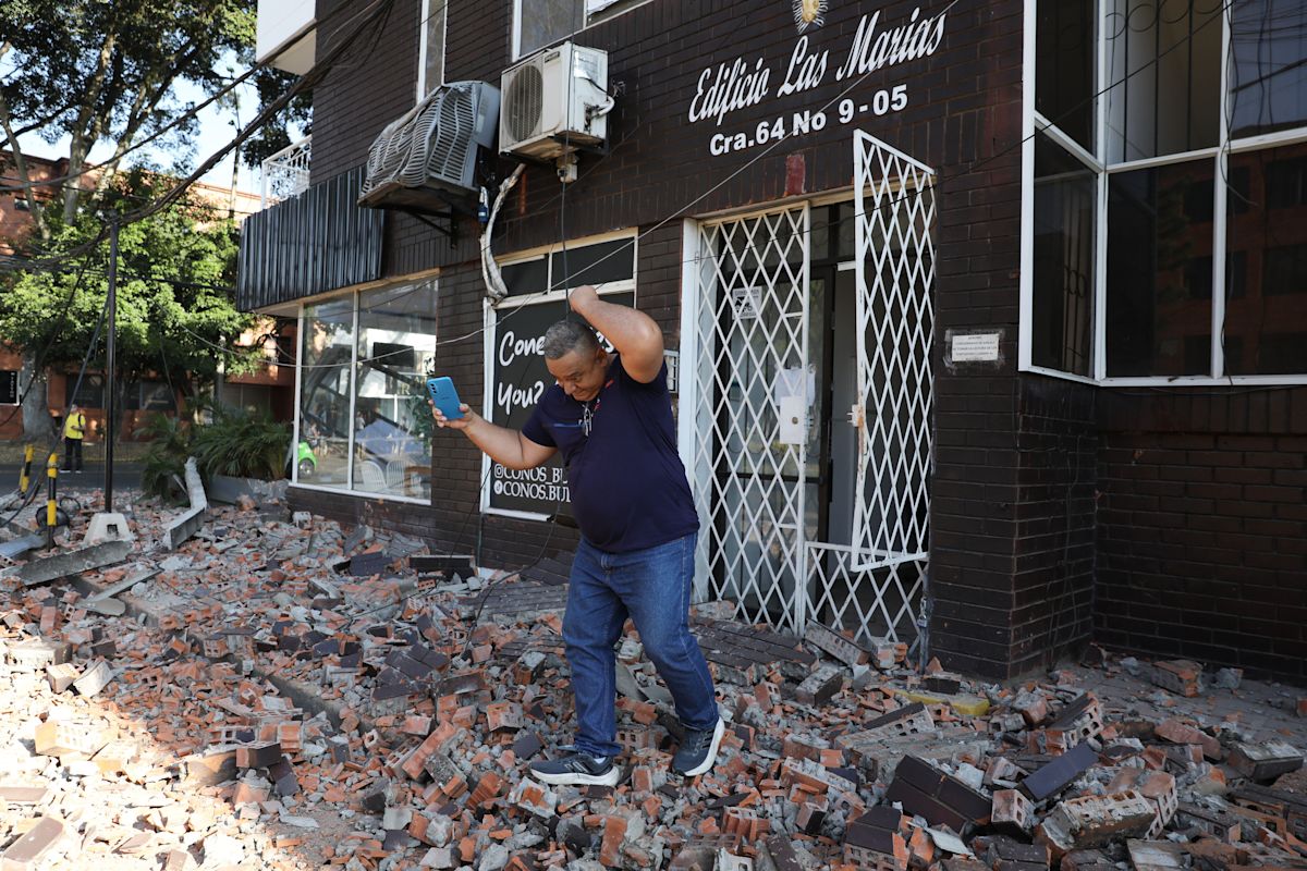 7.4 earthquake strikes western Colombia, injuries and damage reported