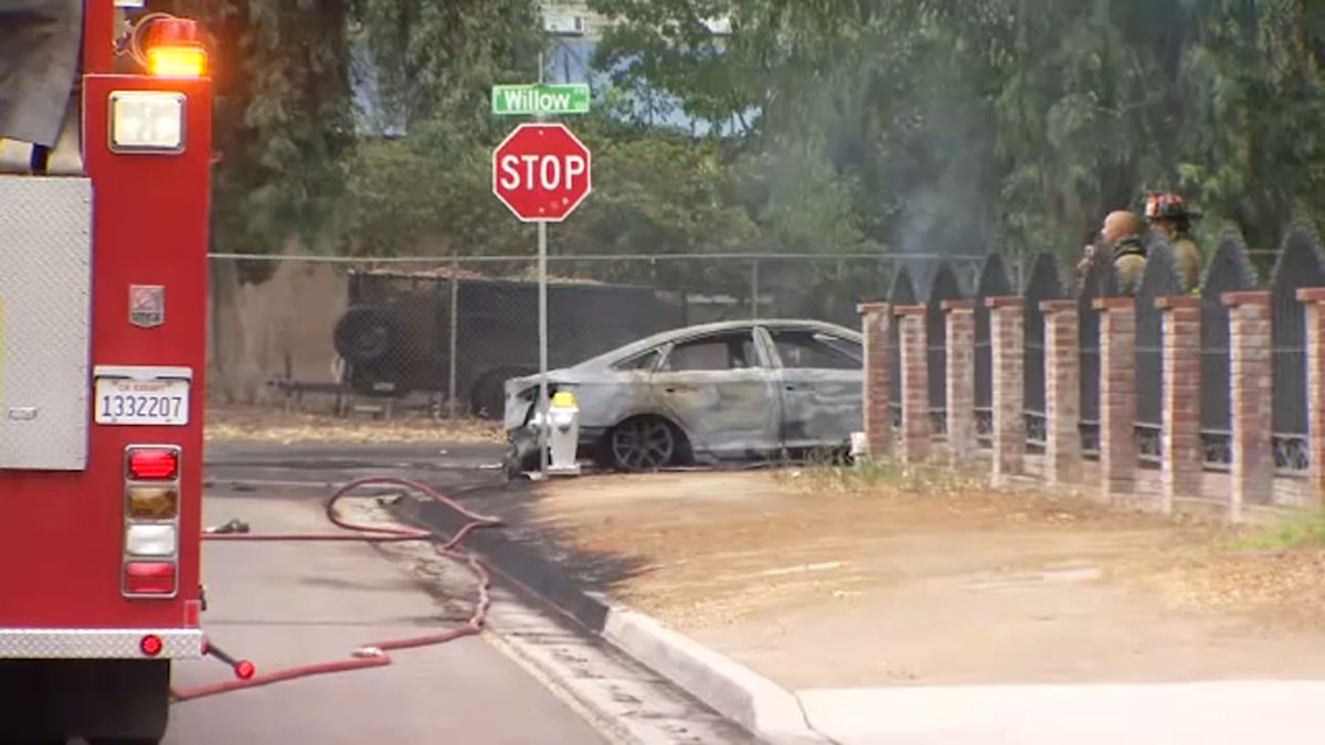 1 person dead after fiery southeast Fresno crash knocks power out, officials say