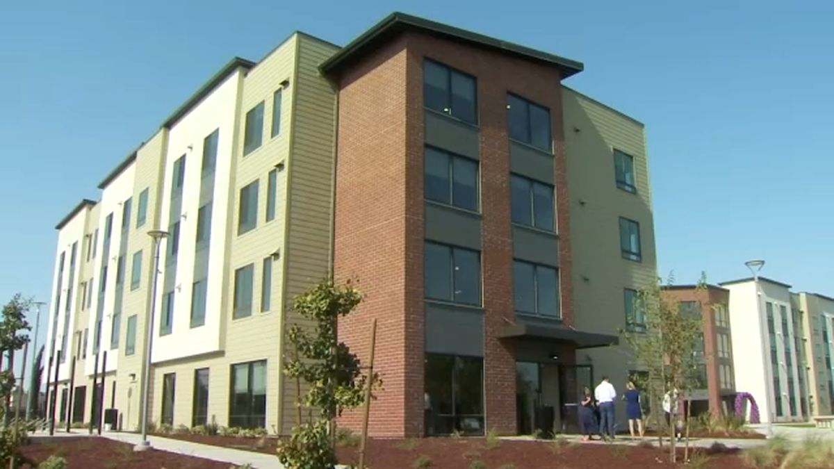 Dorm move-in day at Fresno State, including new housing project