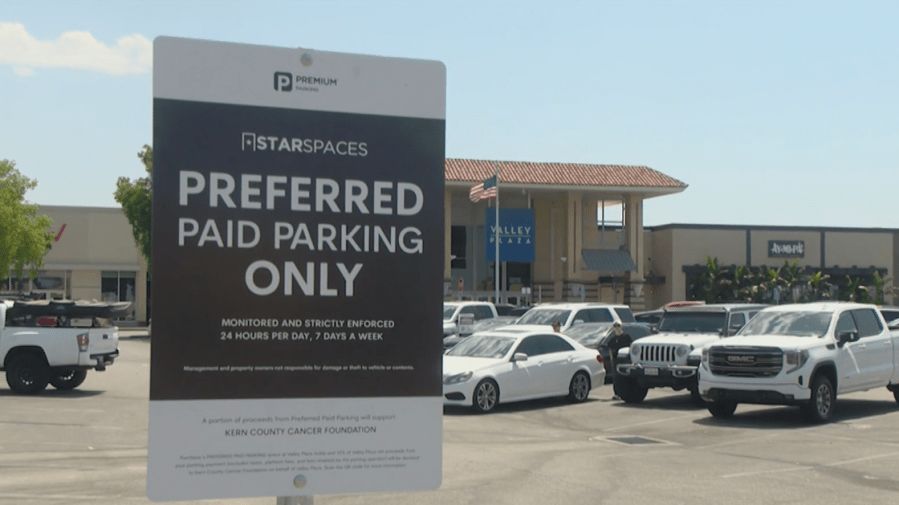 Bakersfield Valley Plaza rolls out paid parking option, shoppers push back
