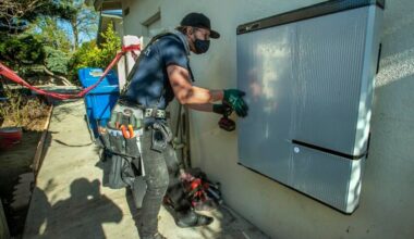 Contributor: Sacramento should save the program that is saving the grid