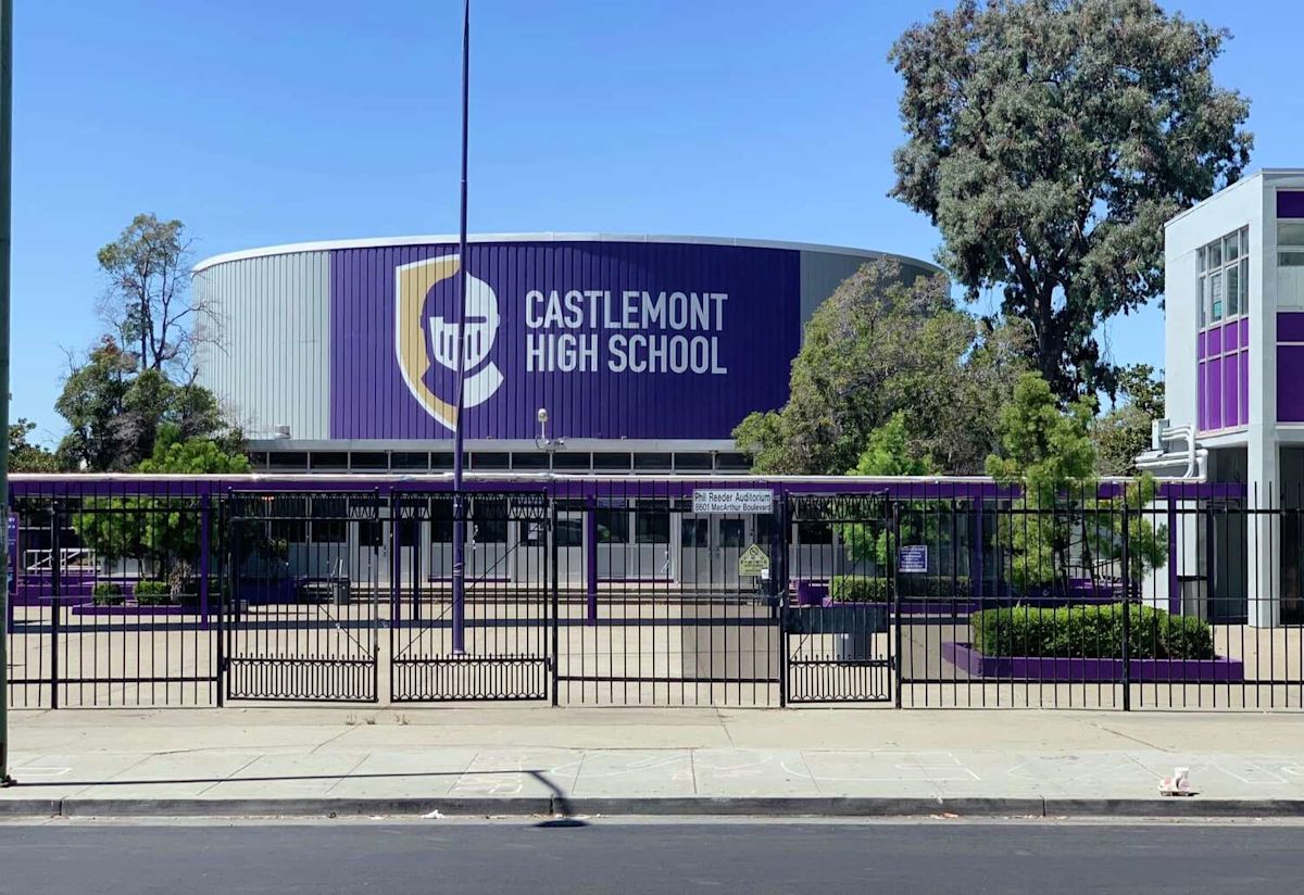 Juvenile hospitalized after stabbing at Oakland high school