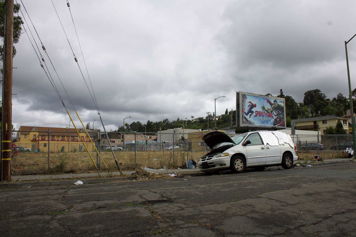 County sells long-vacant Oakland lot for $10, paving way for affordable housing