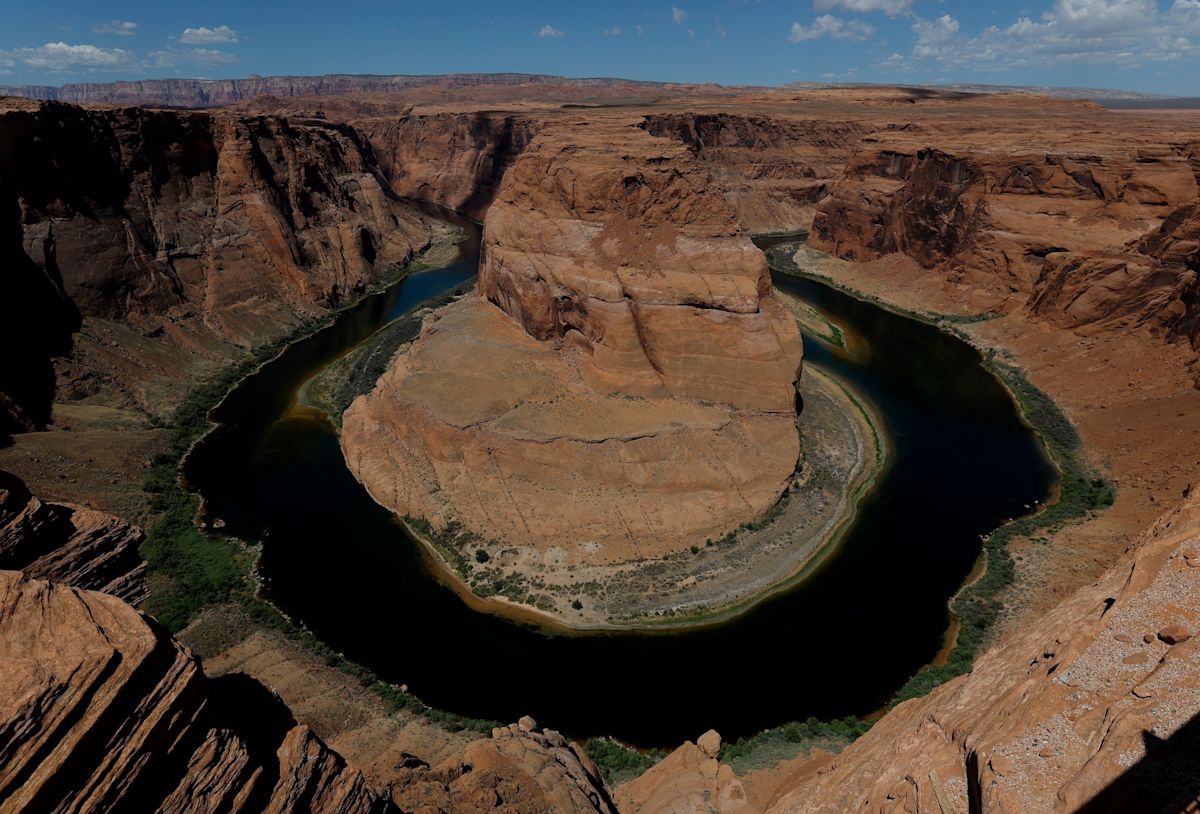 Feds order steep Colorado River water cuts for Arizona, California and Nevada