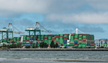Port of Oakland's laden cargo holds firm through July