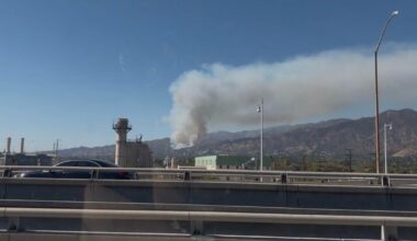 Brush fire burning near Wildwood Canyon in Burbank prompts evacuation orders, warnings