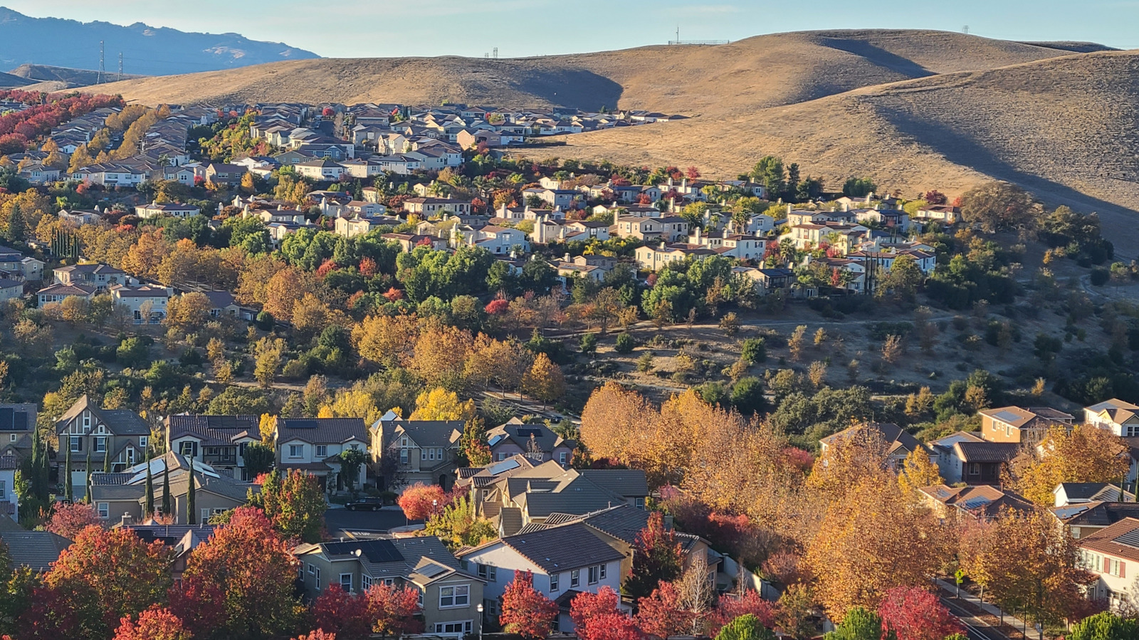 Between San Francisco And Modesto Is A Scenic California City With Golf Greens, Tasty Eats, And Trails