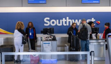 What did Oakland get after dismissing lawsuit against Southwest? Fewer flights