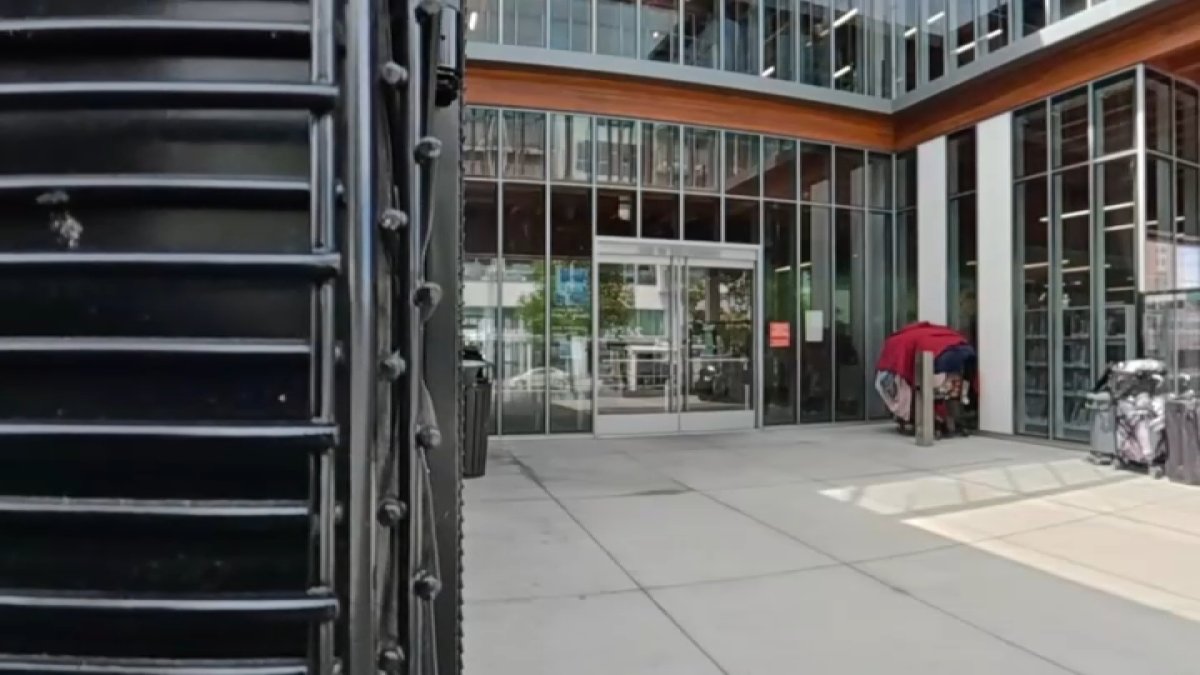 Long Beach library fence price climbs above $811,000 – NBC Los Angeles