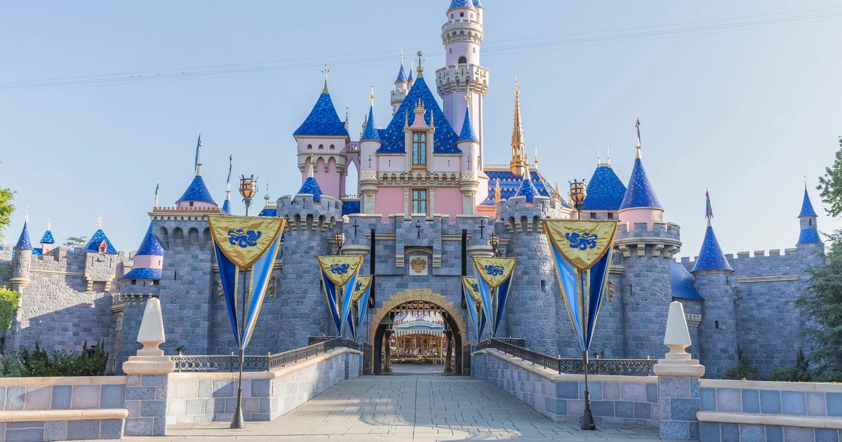 Disneyland Resort hotel workers to protest during D23 weekend over fair wages