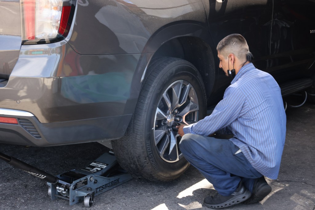 A mechanic working on a tire at Lincoln Discount Tire.