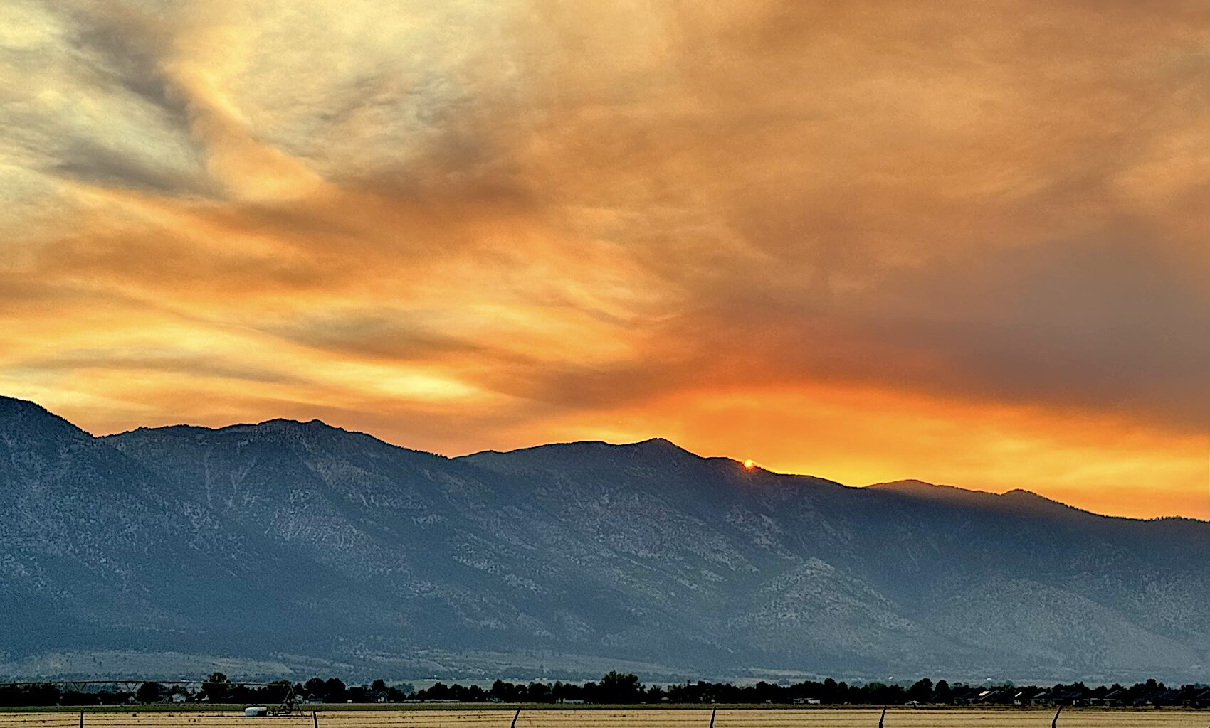 Smoke from California wildfire drifts over Sierra