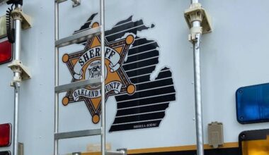Oakland County Sheriff seeks tips in search for boater who hit woman swimming in Pontiac Lake