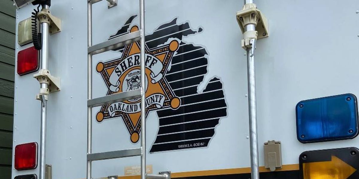 Oakland County Sheriff seeks tips in search for boater who hit woman swimming in Pontiac Lake