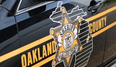 Sheriff’s office: Search and rescue team on Oxbow Lake looking for person reportedly under water – The Oakland Press