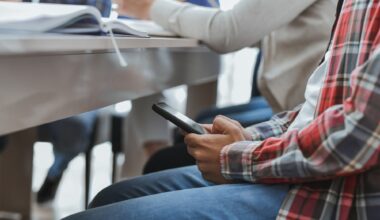 Why Oakland Unified Is Banning Cellphones