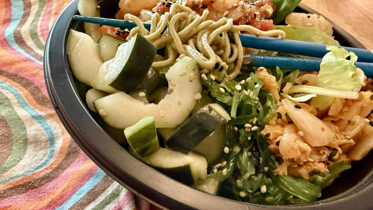 Sacramento poke spot Poke Ichii features green tea soba