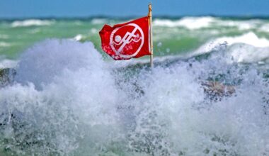 Good Samaritan dies after saving young girl from Myrtle Beach rip current