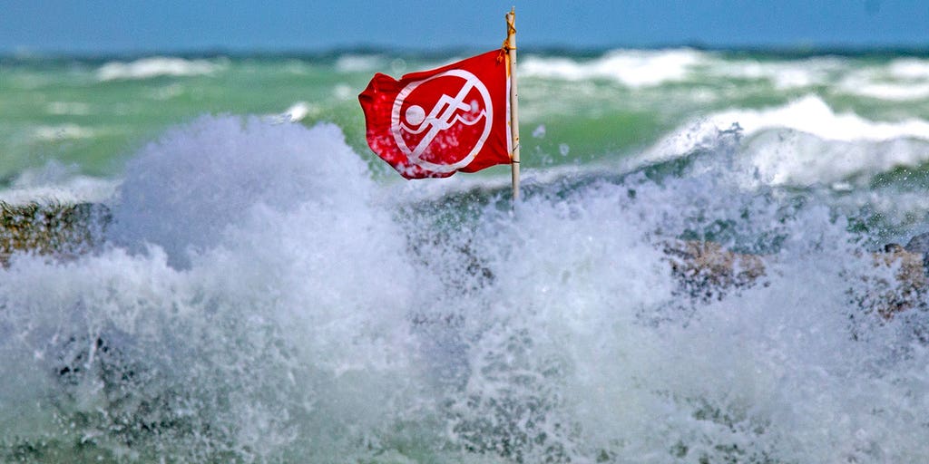 Good Samaritan dies after saving young girl from Myrtle Beach rip current