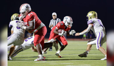 No. 1 Oakland blasts Centerville, Ohio 50-20