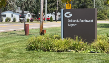 Teens riding e-bikes on runway cause pilot to abort landing at Oakland County airport