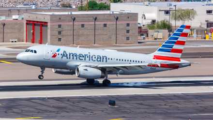 American Airlines Airbus A319-132 (N802AW) landing at Phoenix Sky Harbor International Airport.
