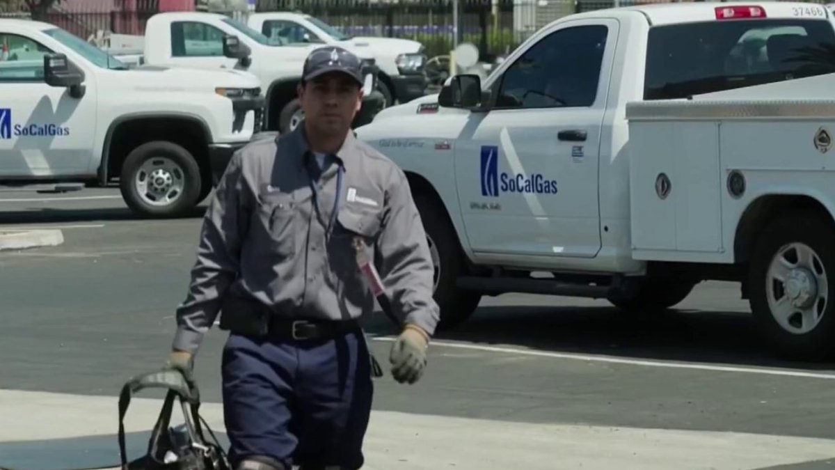 SoCalGas unveils new uniforms with a customer safety purpose – NBC Los Angeles