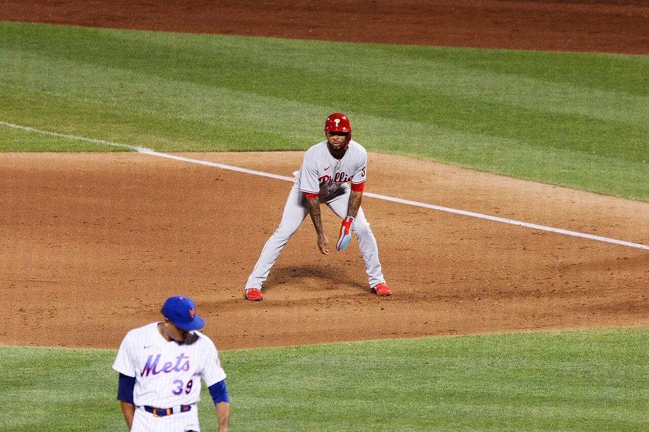 Sosa's pinch-hit grand slam rescues Phillies in ninth at Anaheim