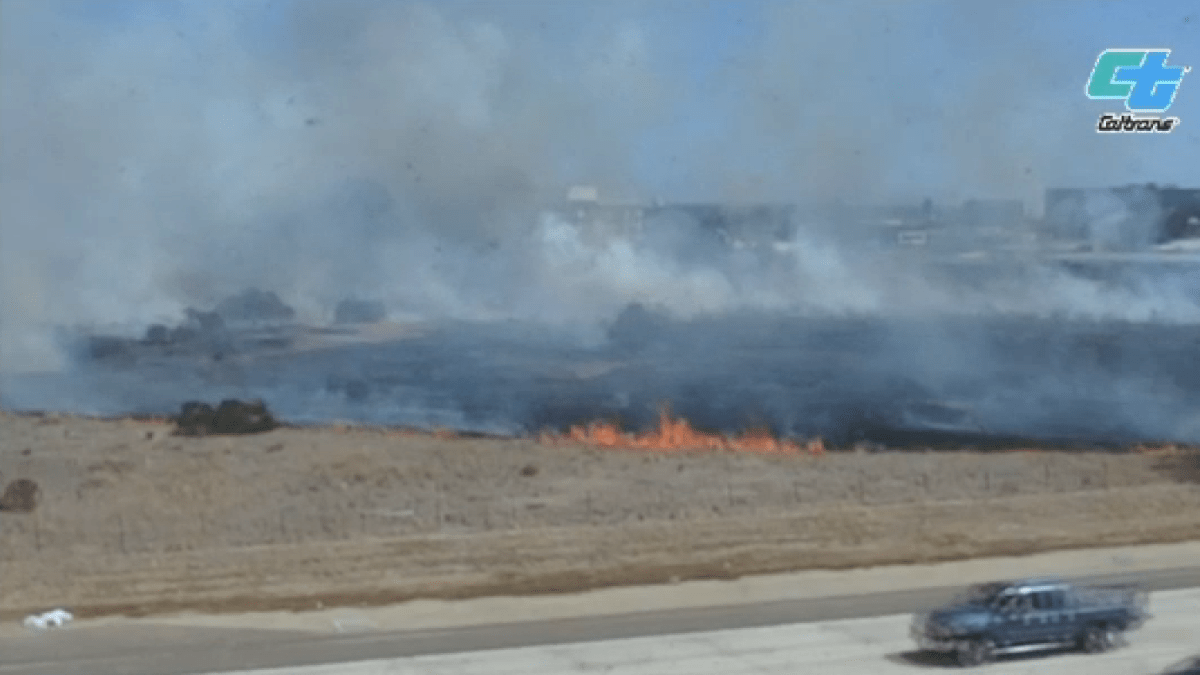 Brush fire burns near Miramar – NBC 7 San Diego