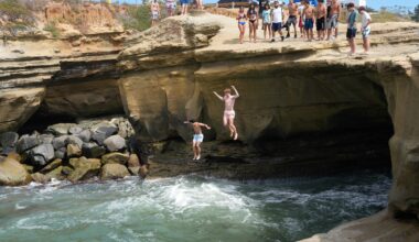 Sunset Cliff jumpers draw ire of residents, law enforcement