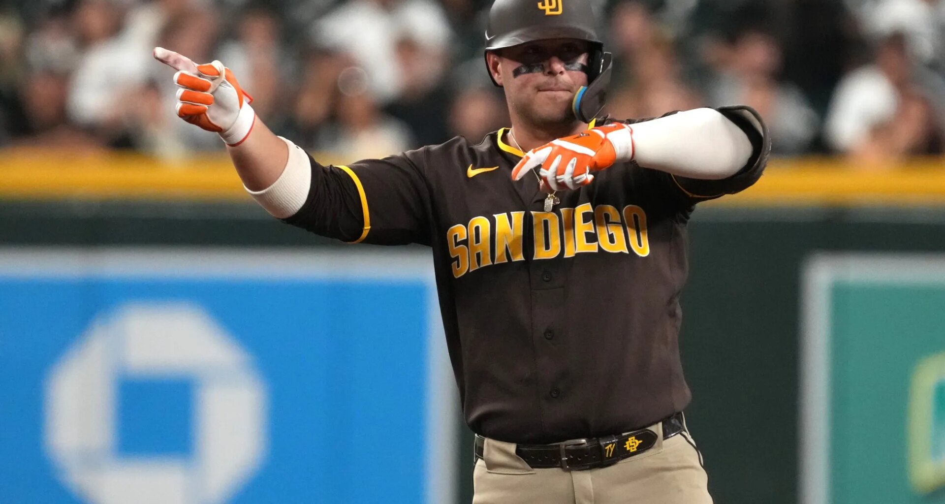 Padres win, earn crucial series split with Diamondbacks