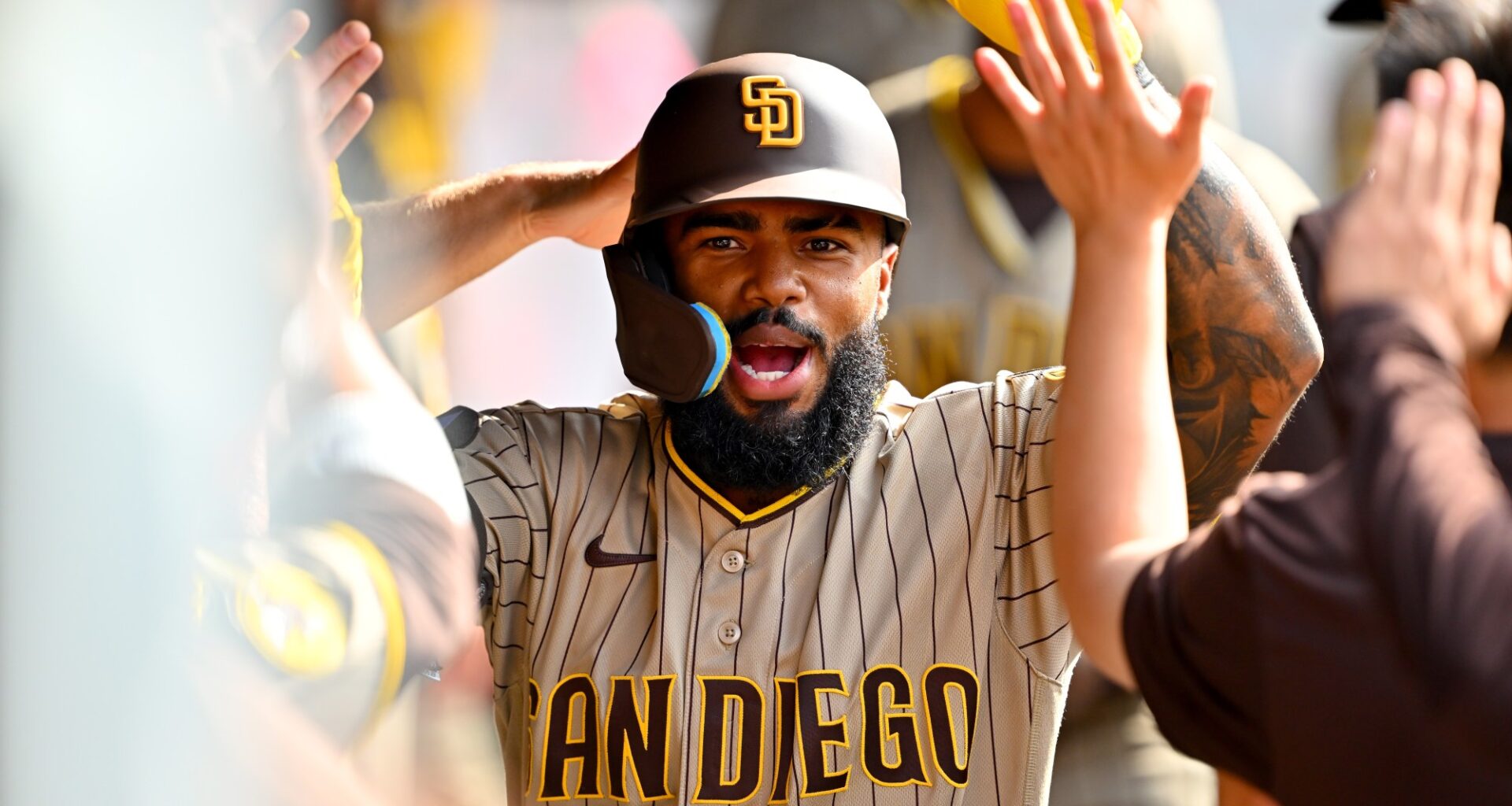 Padres return to form after delay, take series from Guardians