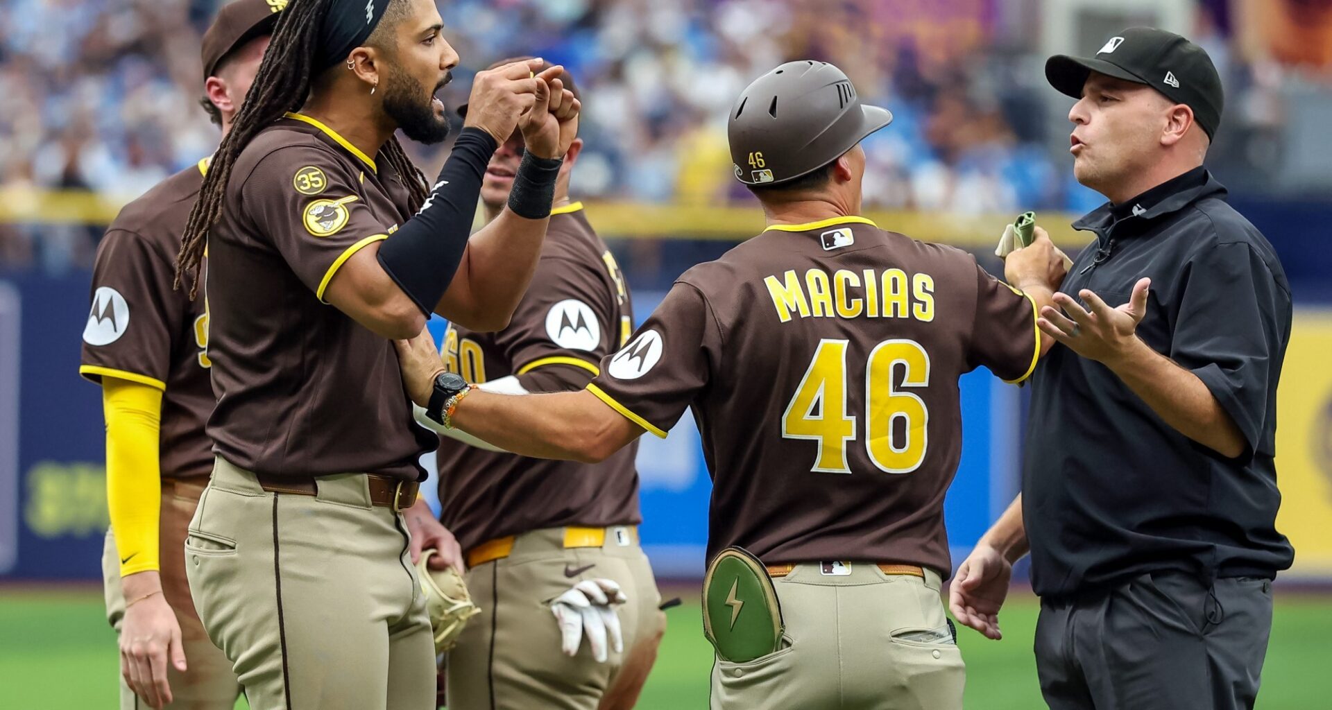 Padres Daily: Gotta tighten it up; unicorn homer; Tatis' fury; Sheets down