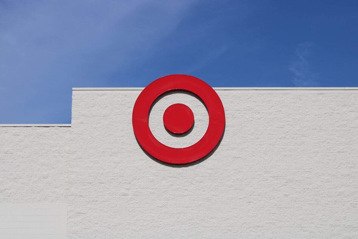Sacramento Bee Reporter Veronica Fernandez-Alvarado visited three popular supermarkets and stores in the Sacramento area and priced 14 key supplies from William Land Elementary School supply list to determine which stores offer the best options.