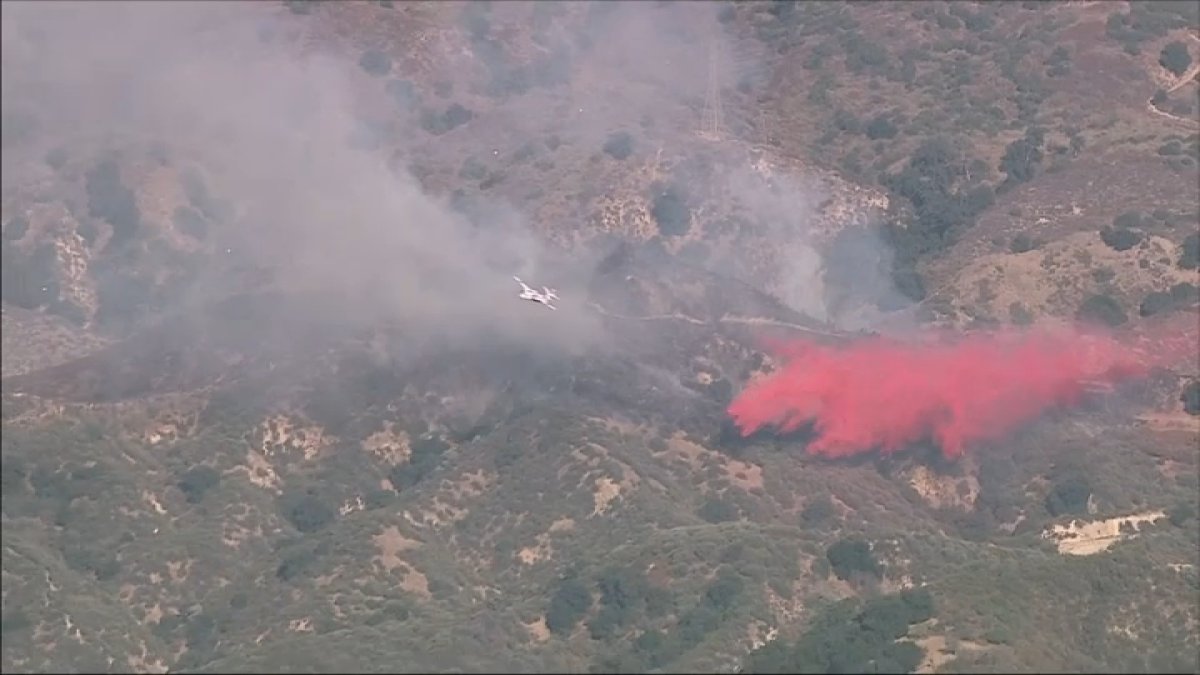 Brush fire forces evacuations in Santa Clarita area – NBC Los Angeles