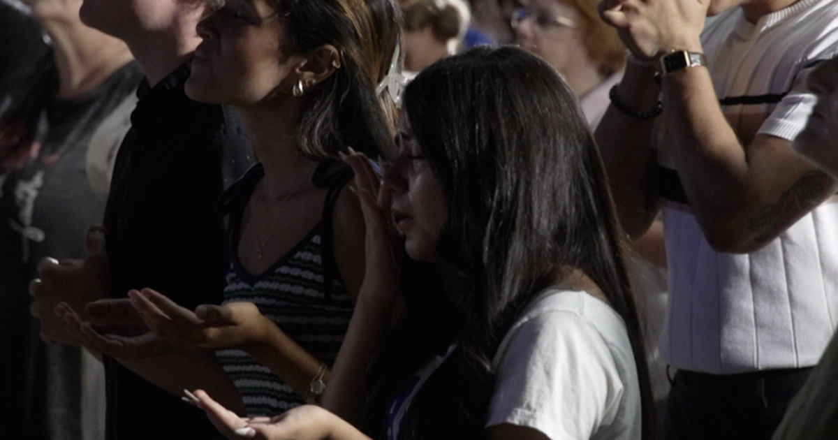 Bakersfield community honors teen killed at football game