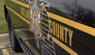 Employee stabs another worker during fight at Great Lakes Crossing mall