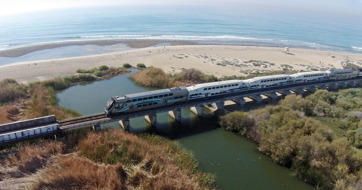 High tides to halt Metrolink lines between Oceanside and Orange County