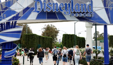 Anaheim debated a tax on Ubers and Lyfts to Disneyland. Here’s why it didn’t make the ballot