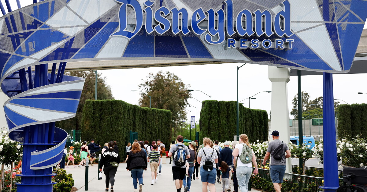 Anaheim debated a tax on Ubers and Lyfts to Disneyland. Here’s why it didn’t make the ballot