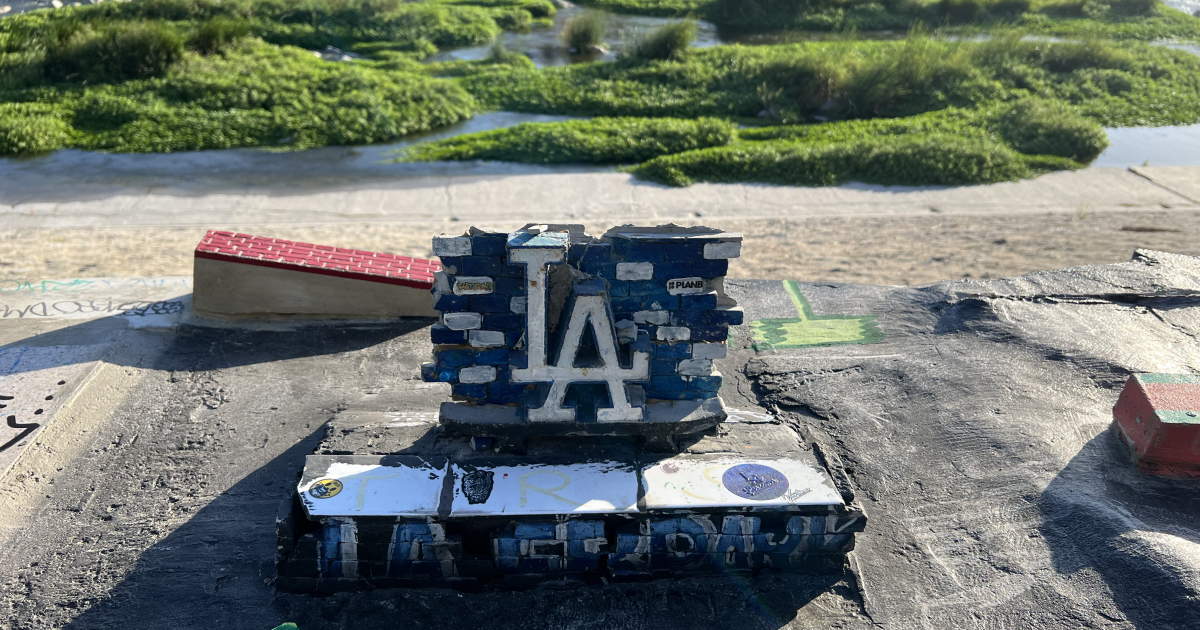 It's all hands on deck at this hidden LA River fingerboard park