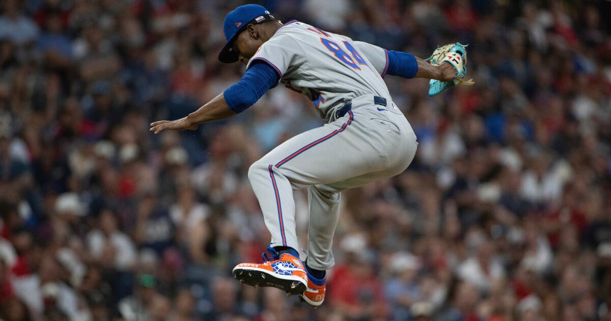 Mets reliever Jefry Yan goes airborne (and viral) during MLB debut