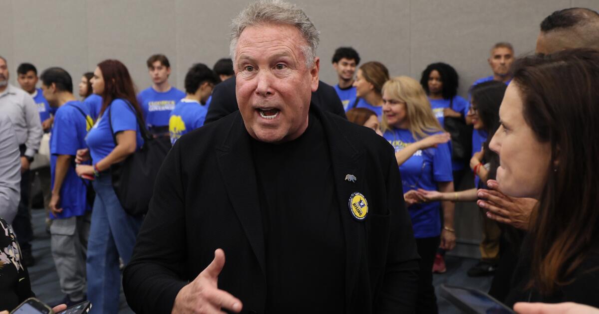 Ex-gubernatorial candidate pleads not guilty to threatening witnesses